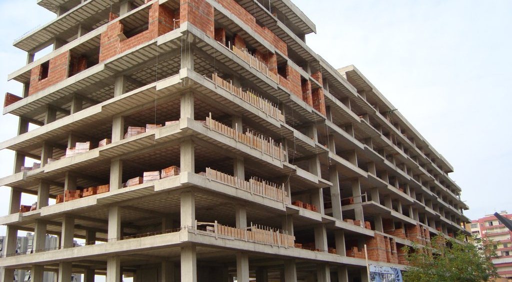 341 pallate te braktisura ne Tirane, Lame: Masa te ashpra per ndertuesit, te nisin procesin